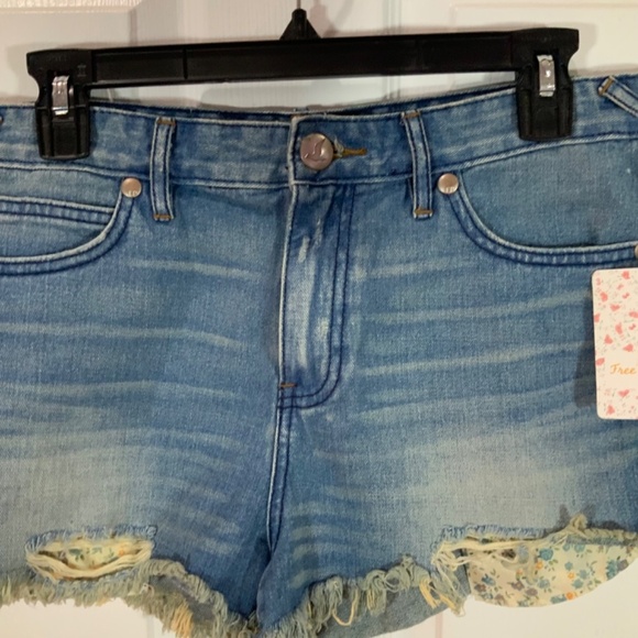 Free People Sailaway Cut Off Boho Distressed Jean Shorts Size 29 - Picture 6 of 8